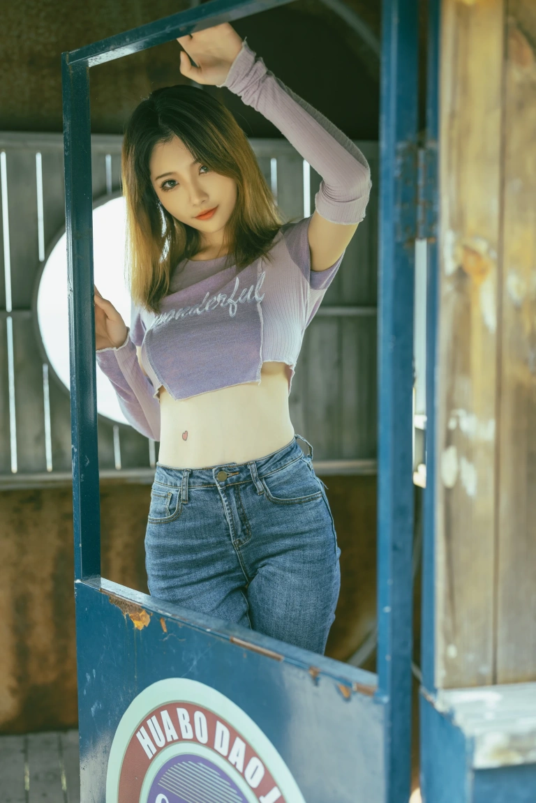 桃良阿宅《游玩》主题写真：9张全套美图
