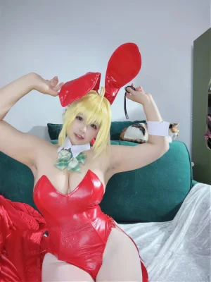 阿半今天很开心《FGO 尼禄圣诞节》主题写真：71张全套美图