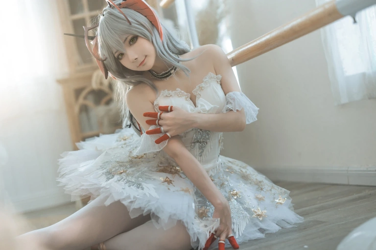 是三不是世《明日方舟 W芭蕾》主题写真：27张全套美图