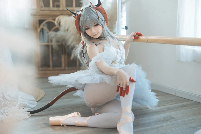 是三不是世《明日方舟 W芭蕾》主题写真：27张全套美图
