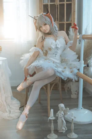 是三不是世《明日方舟 W芭蕾》主题写真：27张全套美图