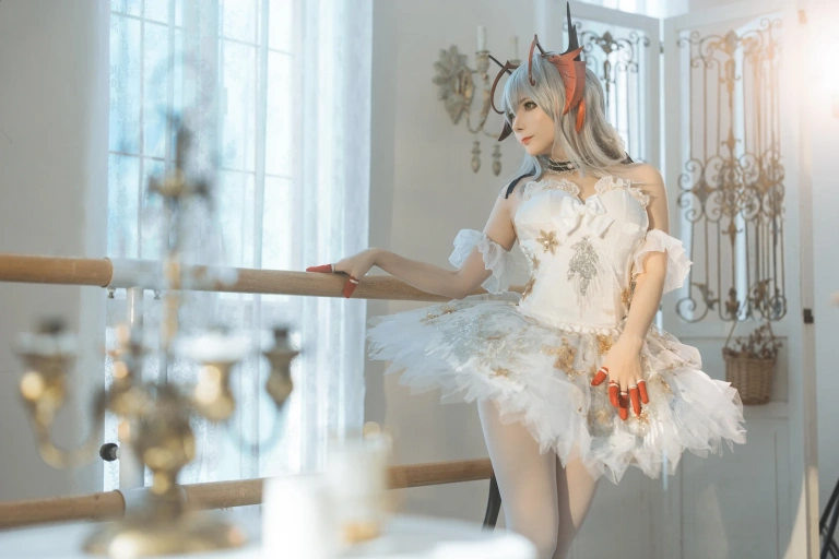 是三不是世《明日方舟 W芭蕾》主题写真：27张全套美图
