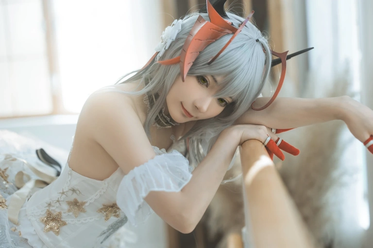 是三不是世《明日方舟 W芭蕾》主题写真：27张全套美图