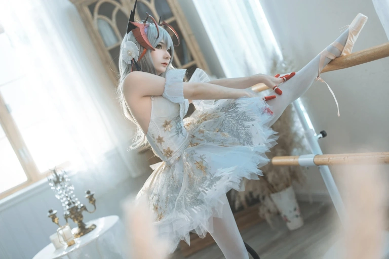 是三不是世《明日方舟 W芭蕾》主题写真：27张全套美图
