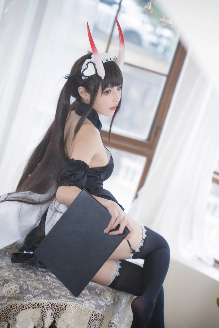 阿包也是兔娘《2022.01月舰长图包 能代女仆》主题写真：23张全套美图