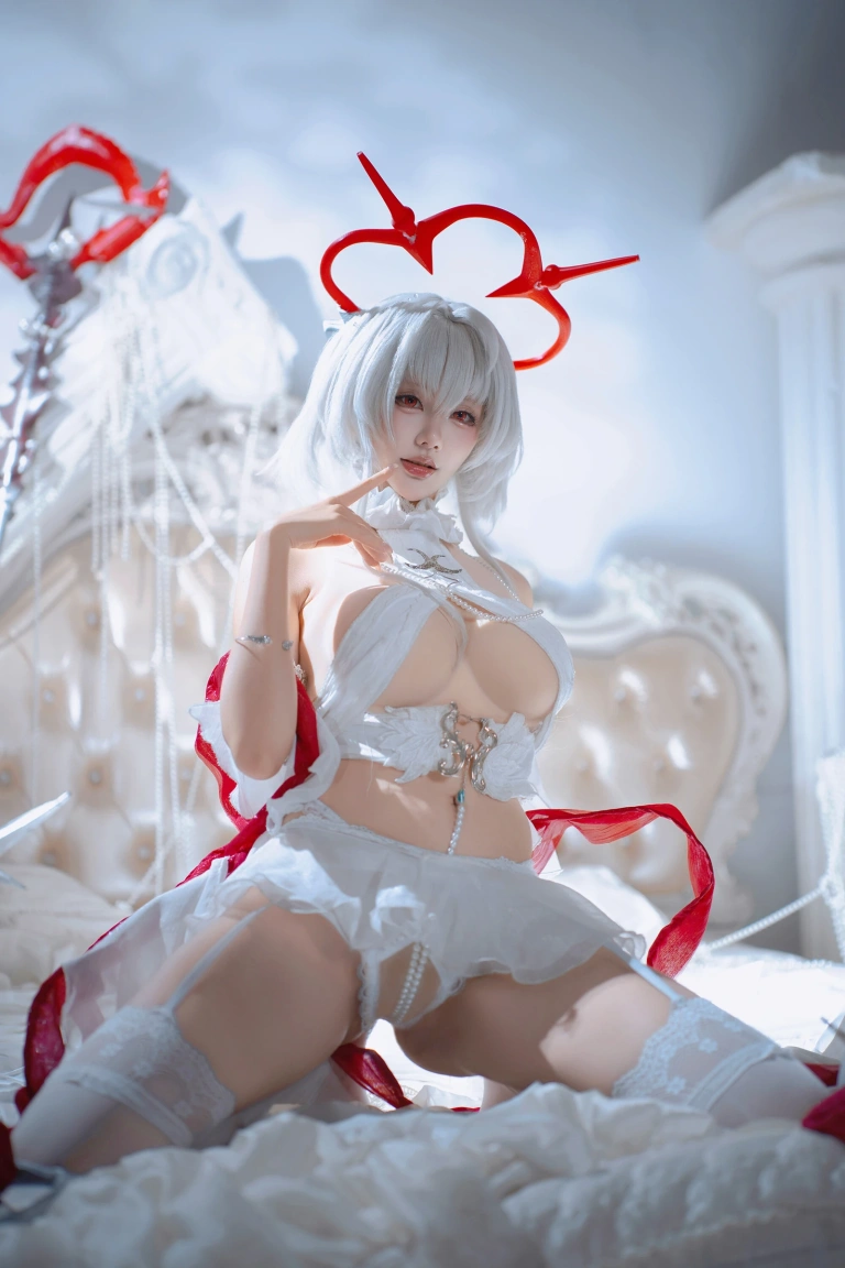 是一只熊仔《碧蓝航线 珍珠号·魔堡中的堕天使》主题写真：40张全套美图