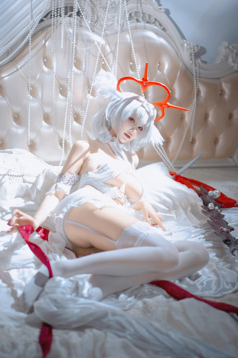 是一只熊仔《碧蓝航线 珍珠号·魔堡中的堕天使》主题写真：40张全套美图