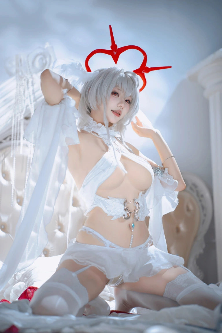是一只熊仔《碧蓝航线 珍珠号·魔堡中的堕天使》主题写真：40张全套美图