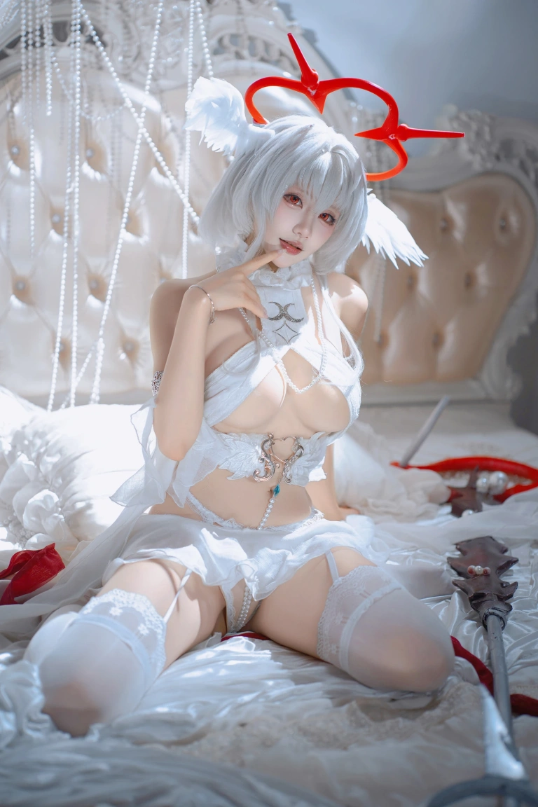 是一只熊仔《碧蓝航线 珍珠号·魔堡中的堕天使》主题写真：40张全套美图
