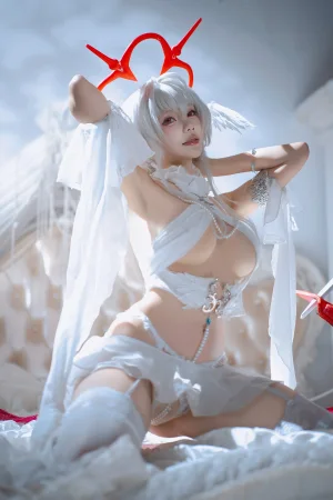 是一只熊仔《碧蓝航线 珍珠号·魔堡中的堕天使》主题写真：40张全套美图