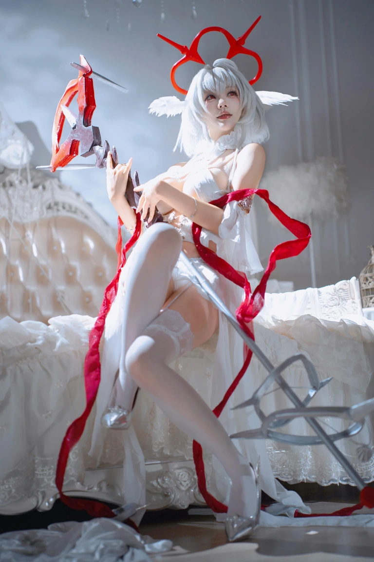 是一只熊仔《碧蓝航线 珍珠号·魔堡中的堕天使》主题写真：40张全套美图