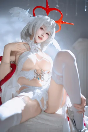 是一只熊仔《碧蓝航线 珍珠号·魔堡中的堕天使》主题写真：40张全套美图