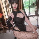 蜜汁猫裘《皮衣舞娘》主题写真：45张全套美图，含7个视频