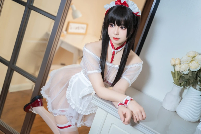 虎森森《熊熊女仆》主题写真：50张全套美图