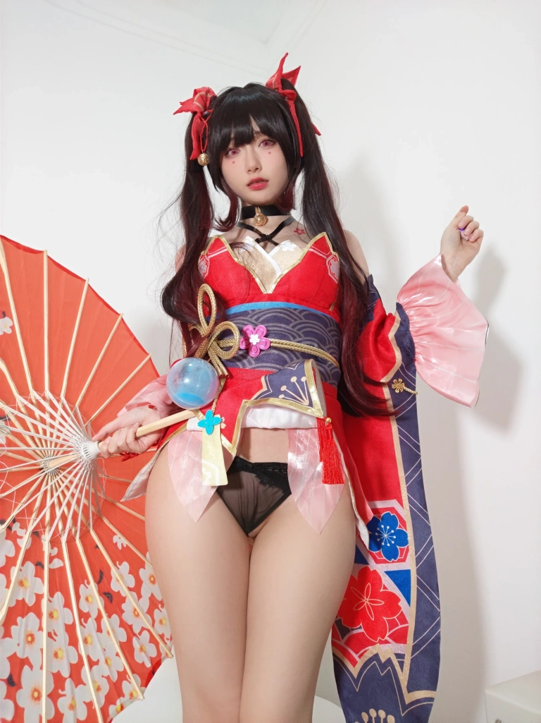 迷之呆梨《自撮り写真 花火》主题写真：66张全套美图，含3个视频