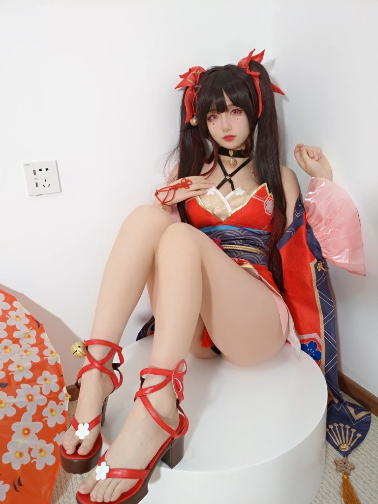 迷之呆梨《自撮り写真 花火》主题写真：66张全套美图，含3个视频