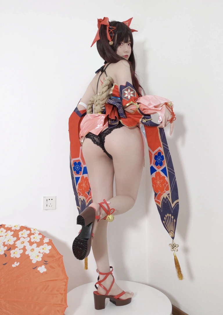 迷之呆梨《自撮り写真 花火》主题写真：66张全套美图，含3个视频