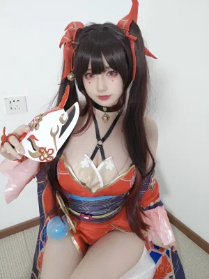 迷之呆梨《自撮り写真 花火》主题写真：66张全套美图，含3个视频