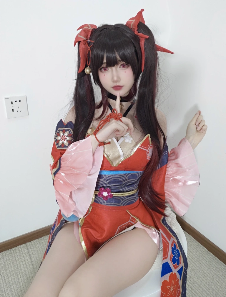 迷之呆梨《自撮り写真 花火》主题写真：66张全套美图，含3个视频
