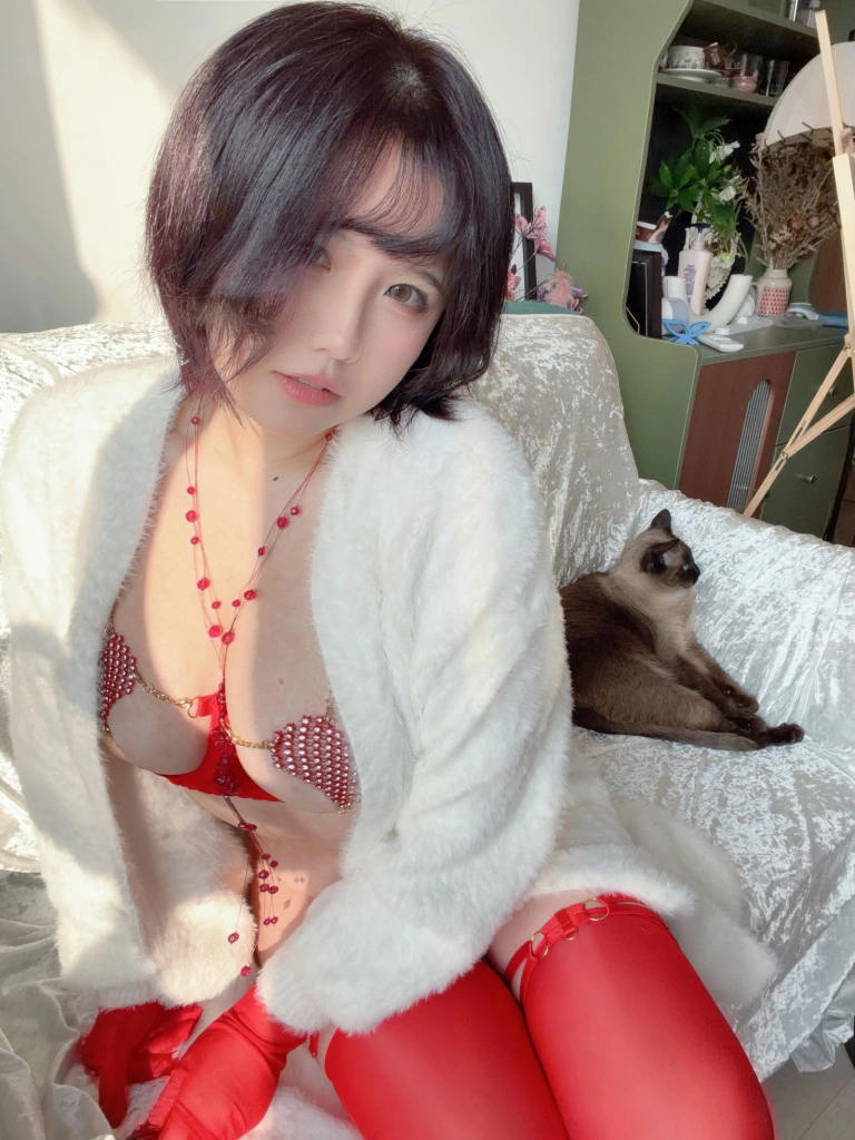 阿半今天很开心《红啊》主题写真：71张全套美图，含1个视频