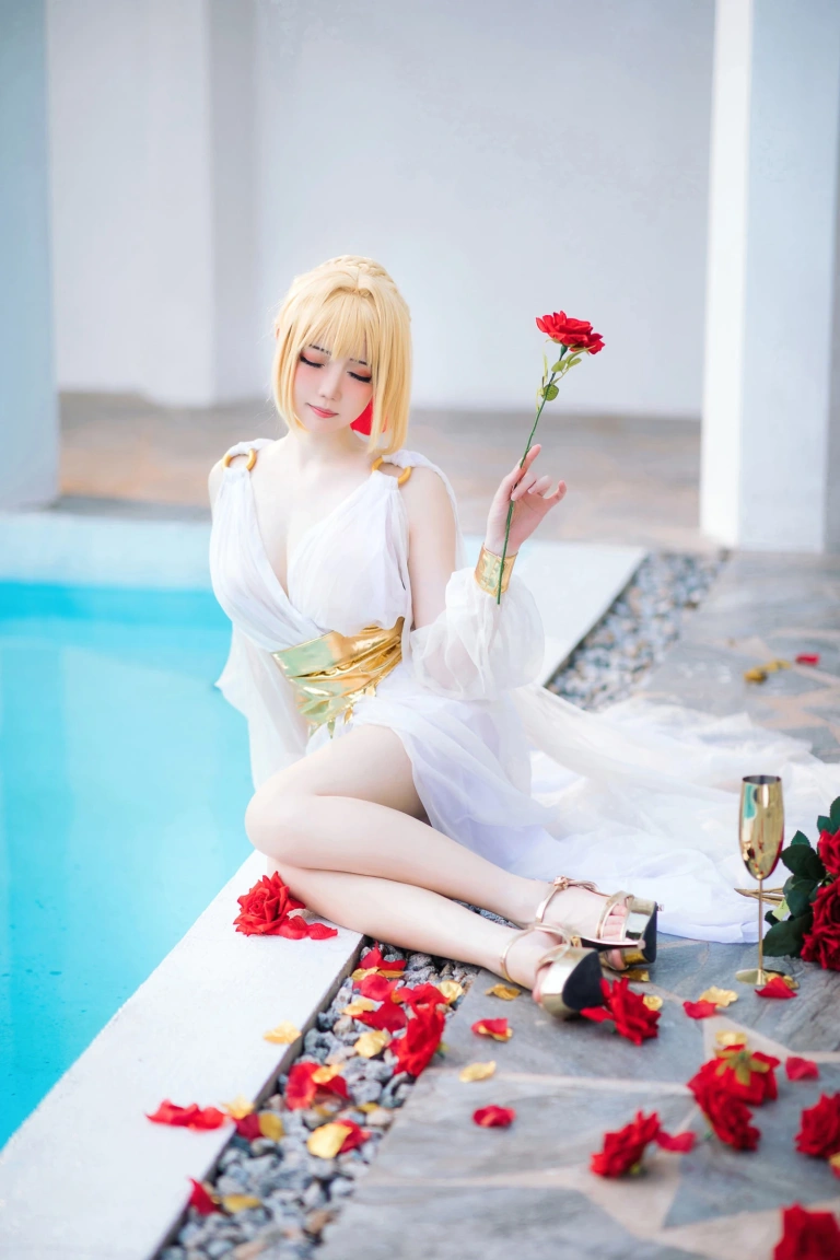 焖焖碳《FGO 尼禄礼服》主题写真：27张全套美图