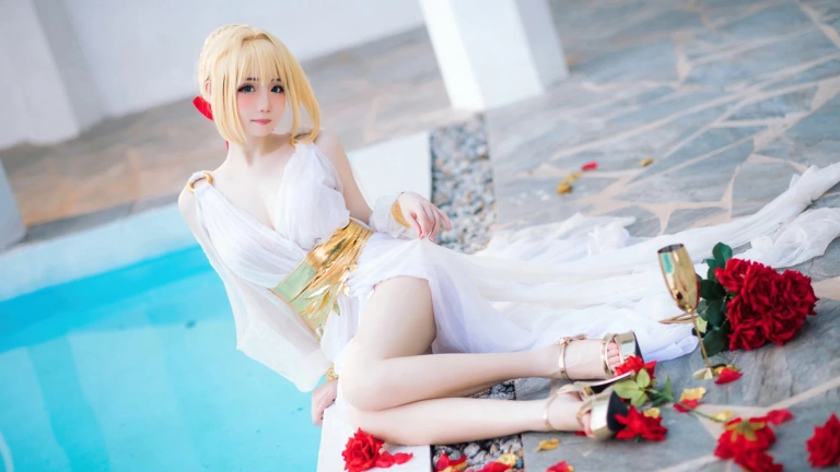 焖焖碳《FGO 尼禄礼服》主题写真：27张全套美图