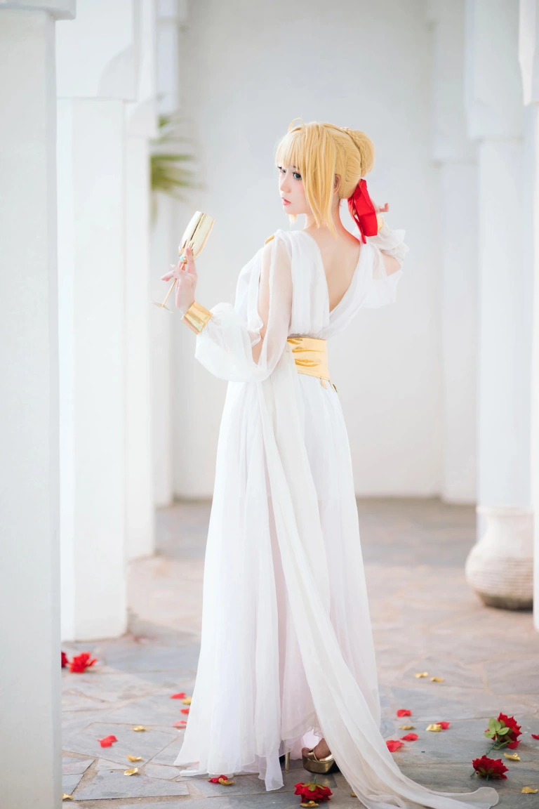 焖焖碳《FGO 尼禄礼服》主题写真：27张全套美图