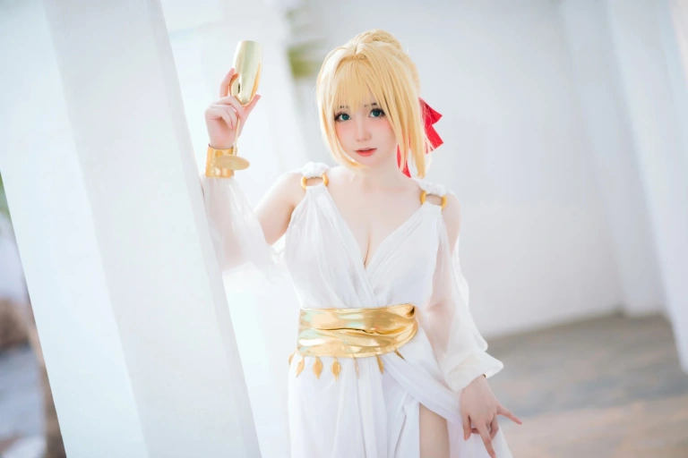 焖焖碳《FGO 尼禄礼服》主题写真：27张全套美图