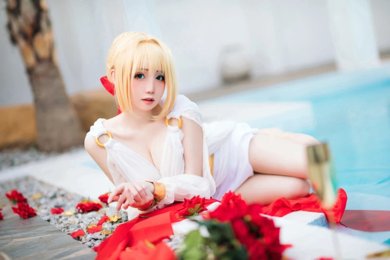 焖焖碳《FGO 尼禄礼服》主题写真：27张全套美图