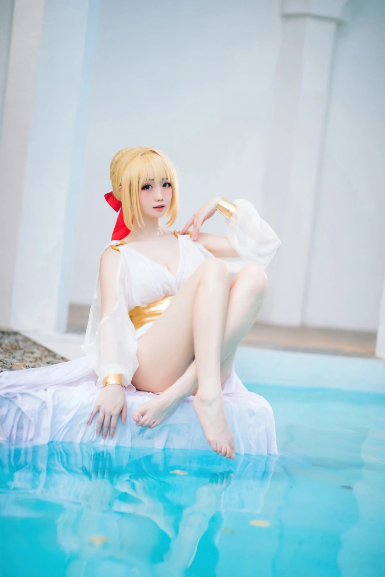 焖焖碳《FGO 尼禄礼服》主题写真：27张全套美图
