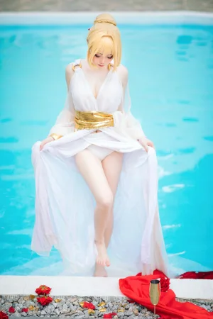 焖焖碳《FGO 尼禄礼服》主题写真：27张全套美图