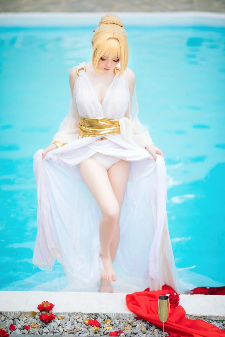 焖焖碳《FGO 尼禄礼服》主题写真：27张全套美图