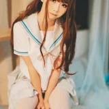 面饼仙儿《绿jk》主题写真：16张全套美图