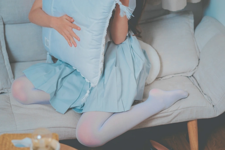 面饼仙儿《绿jk》主题写真：16张全套美图