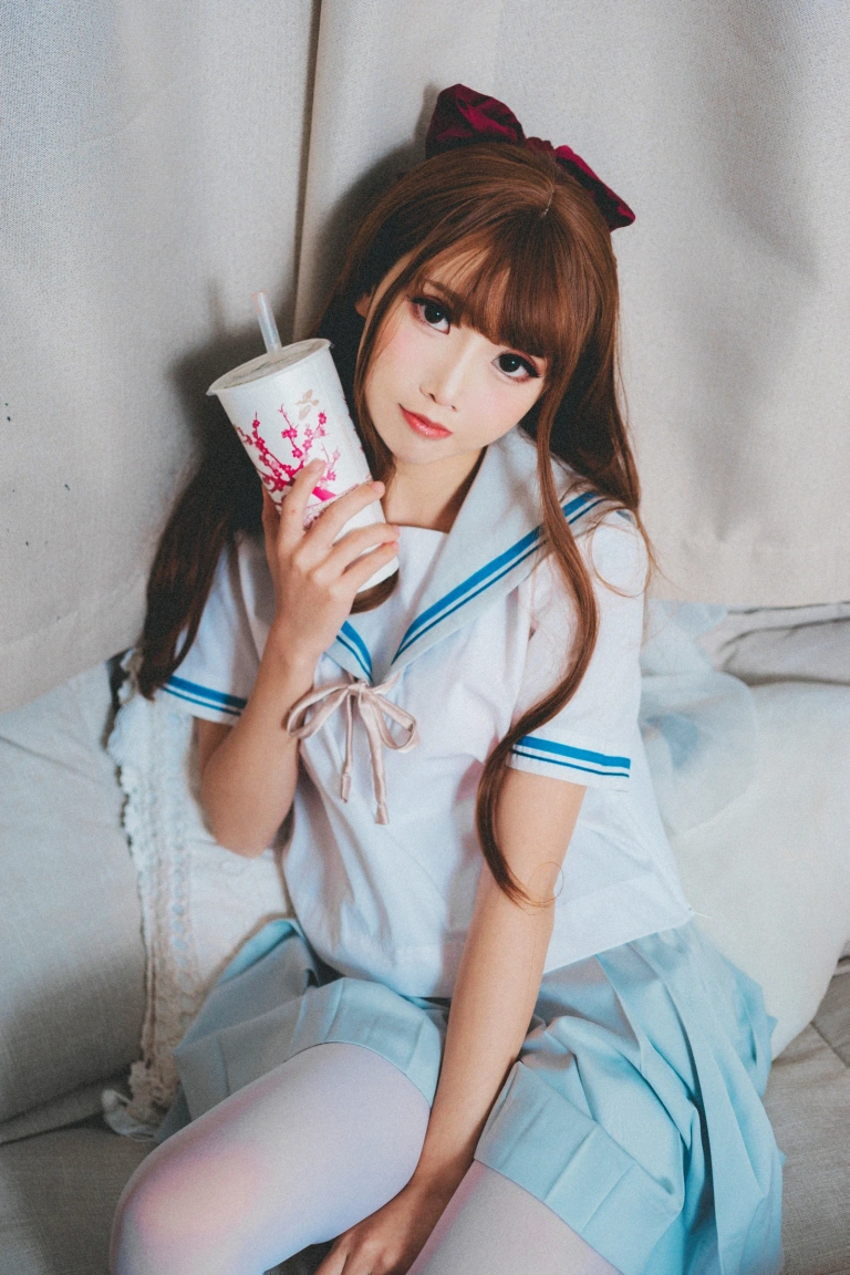 面饼仙儿《绿jk》主题写真：16张全套美图