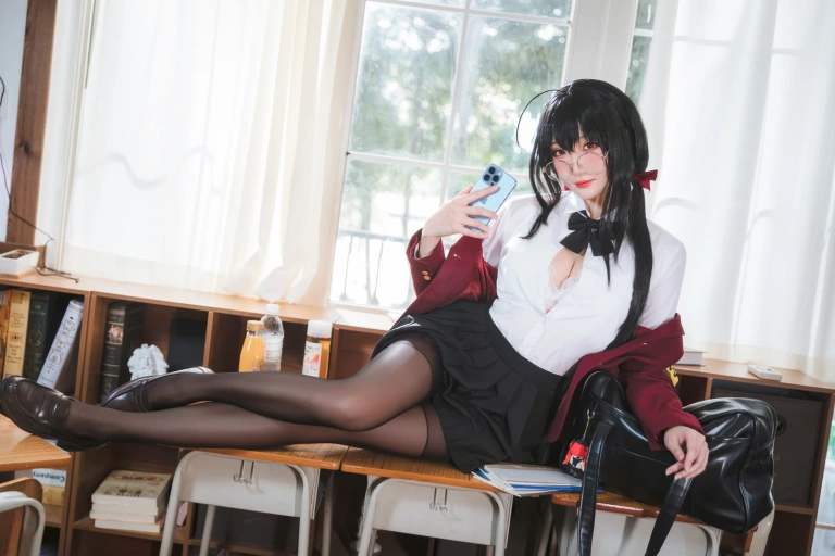瓜希酱《大凤JK》主题写真：30张全套美图