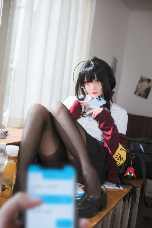 瓜希酱《大凤JK》主题写真：30张全套美图