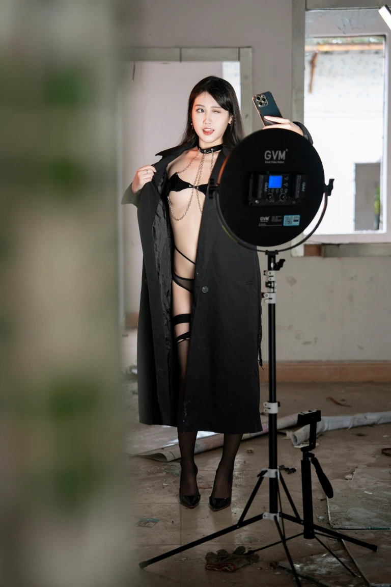 不呆猫《女同事》主题写真：116张全套美图，含1个视频