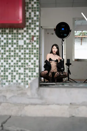 不呆猫《女同事》主题写真：116张全套美图，含1个视频