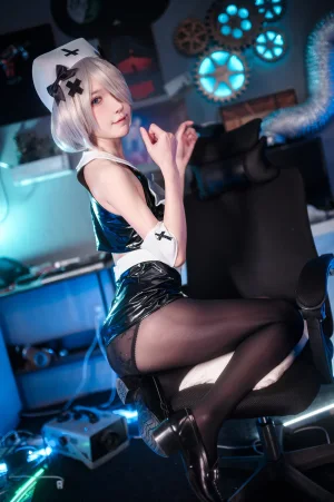 阿包也是兔娘《2022.03月舰长图包 阿包护士》主题写真：48张全套美图