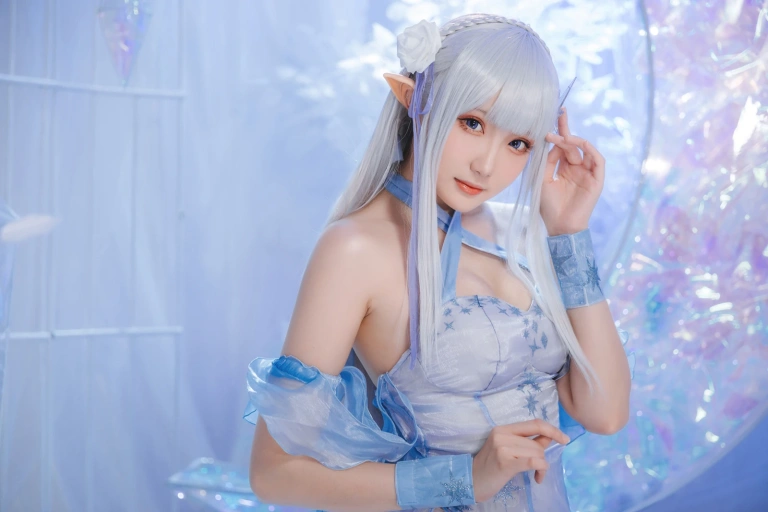 瓜希酱《爱蜜莉雅 水晶礼服》主题写真：28张全套美图