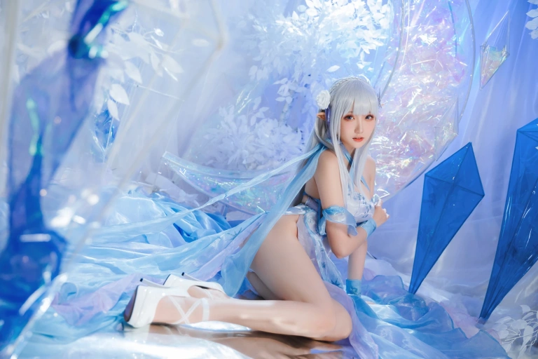 瓜希酱《爱蜜莉雅 水晶礼服》主题写真：28张全套美图