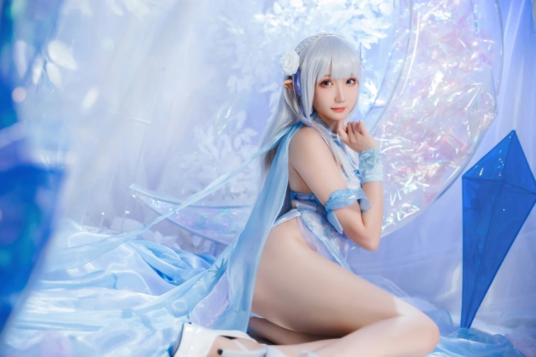 瓜希酱《爱蜜莉雅 水晶礼服》主题写真：28张全套美图