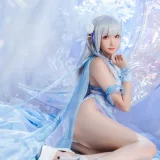 瓜希酱《爱蜜莉雅 水晶礼服》主题写真：28张全套美图