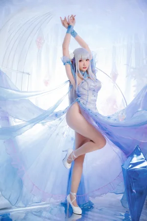 瓜希酱《爱蜜莉雅 水晶礼服》主题写真：28张全套美图