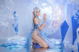 瓜希酱《爱蜜莉雅 水晶礼服》主题写真：28张全套美图