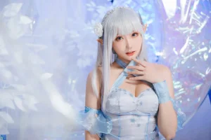 瓜希酱《爱蜜莉雅 水晶礼服》主题写真：28张全套美图