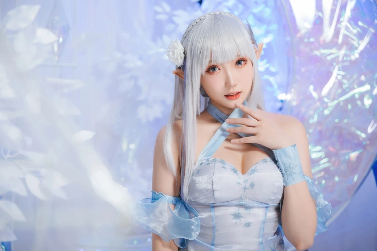 瓜希酱《爱蜜莉雅 水晶礼服》主题写真：28张全套美图