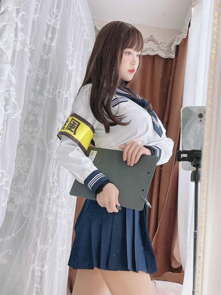 白烨《风纪委员》主题写真：60张全套美图
