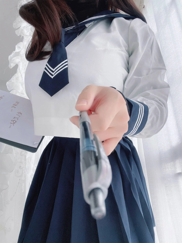白烨《风纪委员》主题写真：60张全套美图